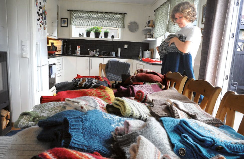 Bø blad fann fram til dei som er ekstra ivrige med strikkepinnane. Foto: Gro Birgitte Røiland, Bø blad