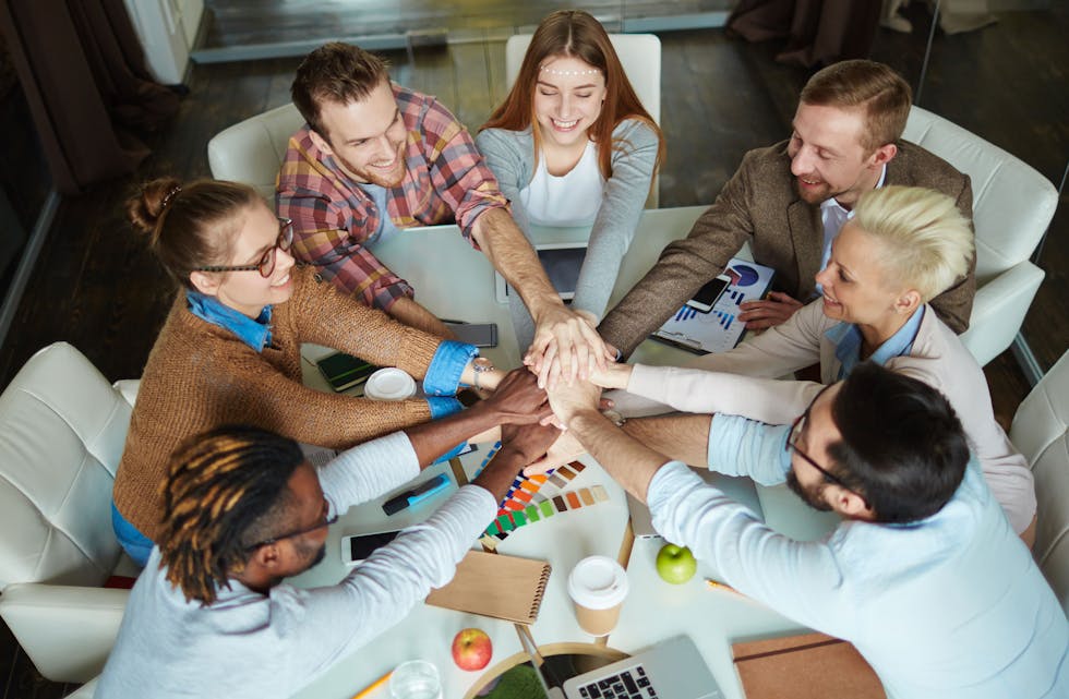 Journalister kan bidra til at ulike mennesker møtes til dialog. Illustrasjonsfoto: Colourbox