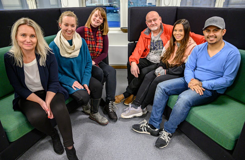 Redaksjonen i Dølen har jobba med eit omfattande graveprosjekt. Frå venstre: Tone Sidsel Sanden, Guro Vollen, Sigrid Gausen, Tor Larsen, Ane Vaet og Arafat Malik (prosjektstilling film). Marknadskonsulent Karoline Kamp var ikkje til stades då bildet vart tatt. Foto: Jan Magnus Weiberg-Aurdal/Medier24