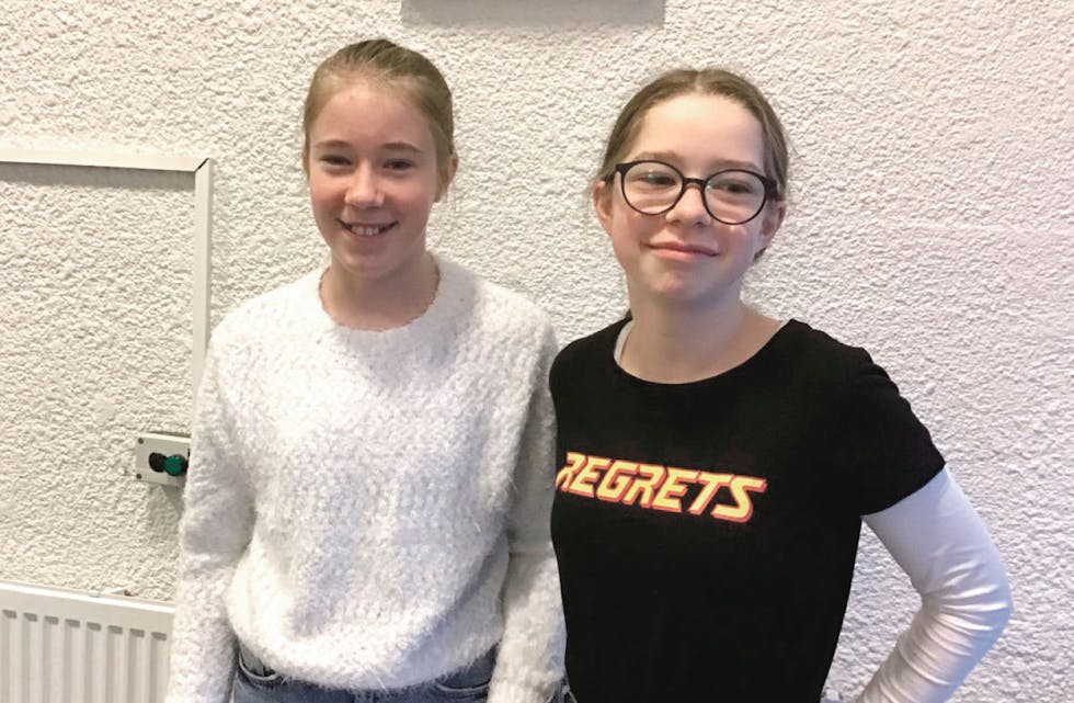 Øy-Blikk har mellom anna intervjua elevane Helena Godø og Nelia Dyb. Foto: Lea Severine Lande Dybvik, Øy-Blikk