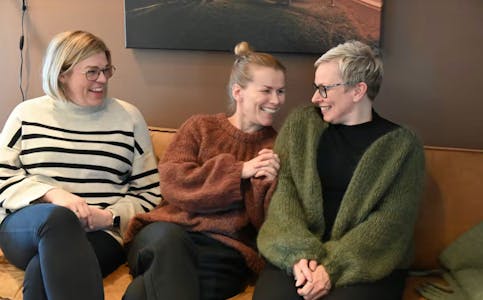 Wenche Merete Kåsa (t.v.), Monica Langåsdalen og Lill Kristin Nilsen tar opp viktige tema i lokalavisa. FOTO: Hilde Eika Nesje