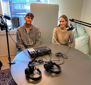 Fredag vil Elias Dahlen og Anna Huseby dele sine erfaringer med å lage podkasten «Røynda». Foto: Geir K. Hus