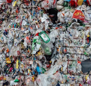 Norsk eksportprodukt til Tyskland, drøyt 38 000 tonn i fjor: Plastavfallet vårt. Litt over halvparten ble til råstoff for ny plast. Den andre halvparten kunne ikke gjenvinnes. Det ble brent.