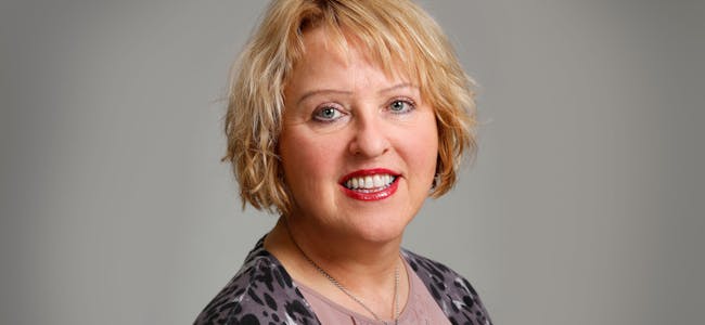 Grethe Gynnild-Johnsen er engasjert som prosjektleder. Hun har tidligere vært samarbeidsredaktør og distriktsdirektør i NRK.